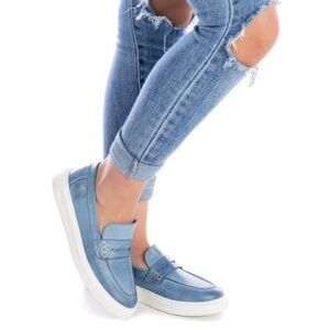 Carmela Powder Blue Leather Moccasins Women’s Size 37 Loafers Stitched Casual